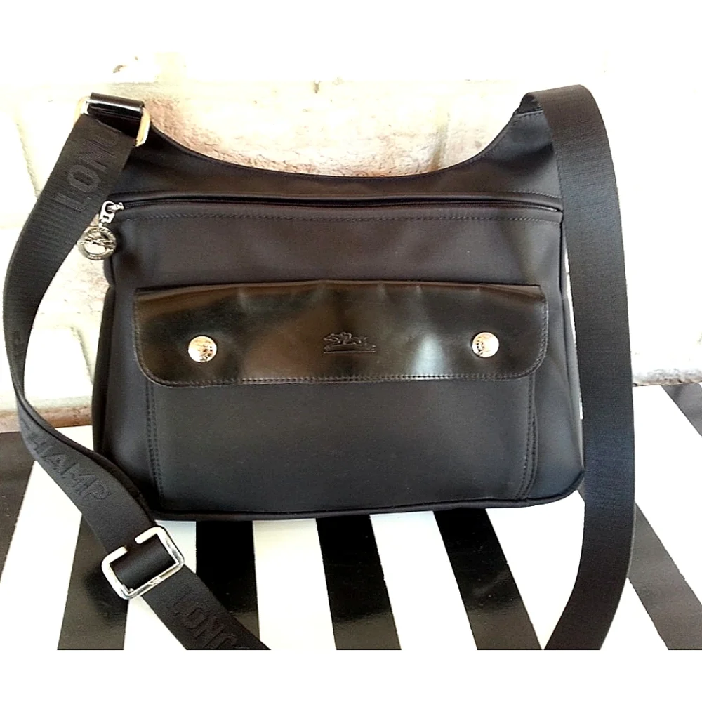 Gorgeous Vintage Longchamp Paris Crossbody bag